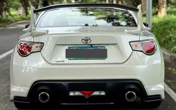 2014 Toyota 86 2.0 White Pearl AT in Manila, Metro Manila-2