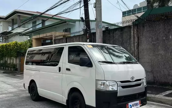 2023 Toyota Hiace  Commuter 3.0 M/T in Quezon City, Metro Manila-3