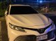 Selling White Toyota Camry 2019 in Biñan